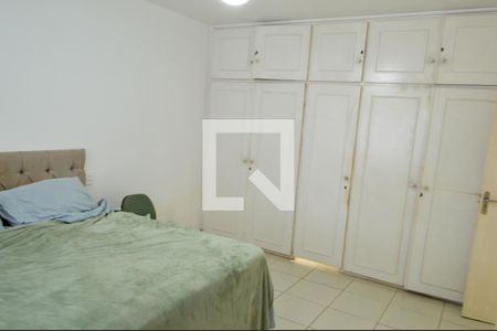 Casa à venda com 300m², 4 quartos e 6 vagasSuite