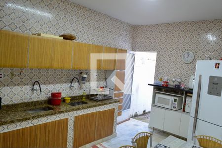 Casa à venda com 300m², 4 quartos e 6 vagasCozinha