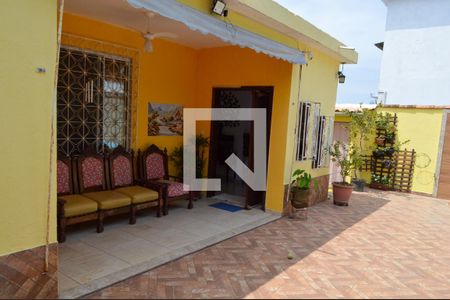 Casa à venda com 125m², 3 quartos e 2 vagas Casa à venda com 125m², 3 quartos e 2 vagasFachada