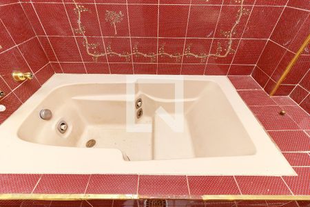 Casa à venda com 280m², 6 quartos e 3 vagasSuíte - Banheiro