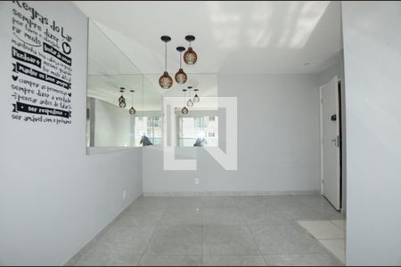 Sala de apartamento para alugar com 2 quartos, 47m² em Irajá, Rio de Janeiro