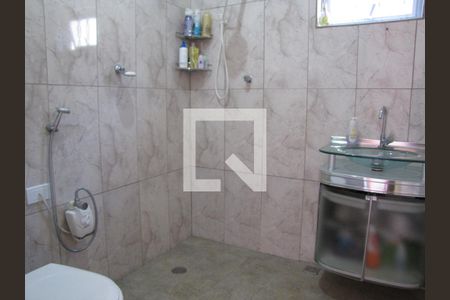 Casa à venda com 215m², 2 quartos e 2 vagasBanheiro Suíte 2