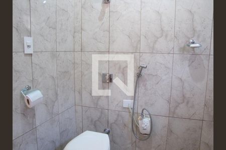 Casa à venda com 215m², 2 quartos e 2 vagasBanheiro Suíte 2