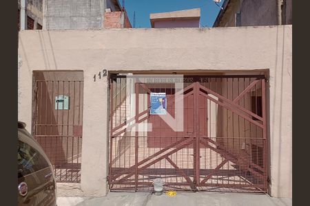 Casa à venda com 215m², 2 quartos e 2 vagas Casa à venda com 215m², 2 quartos e 2 vagasFachada