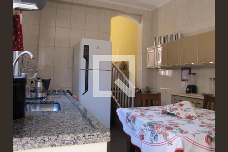 Casa à venda com 215m², 2 quartos e 2 vagasCozinha