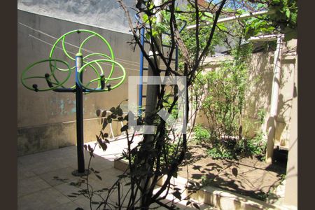 Casa à venda com 215m², 2 quartos e 2 vagasQuintal