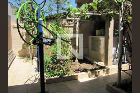 Casa à venda com 215m², 2 quartos e 2 vagasQuintal