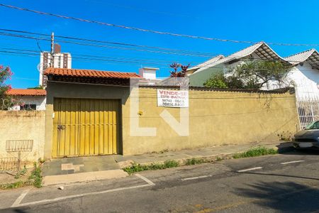 Casa à venda com 360m², 2 quartos e 1 vagaFachada