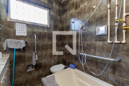 Casa à venda com 510m², 3 quartos e 8 vagas Casa à venda com 510m², 3 quartos e 8 vagasBanheiro