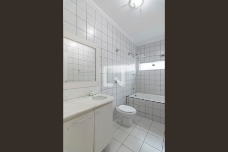 Casa para alugar com 165m², 3 quartos e 3 vagas Casa para alugar com 165m², 3 quartos e 3 vagasBanheiro da Suite
