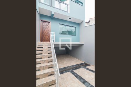 Casa para alugar com 165m², 3 quartos e 3 vagas Casa para alugar com 165m², 3 quartos e 3 vagasEscada de Entrada