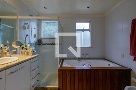 Casa de condomínio à venda com 280m², 5 quartos e 3 vagasBanheiro Suíte 1