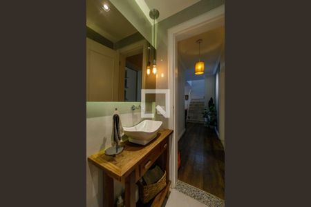 Casa de condomínio à venda com 280m², 5 quartos e 3 vagasLavabo