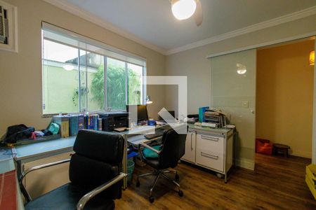 Casa de condomínio à venda com 280m², 5 quartos e 3 vagasEscritório