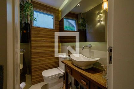 Casa de condomínio à venda com 280m², 5 quartos e 3 vagasLavabo