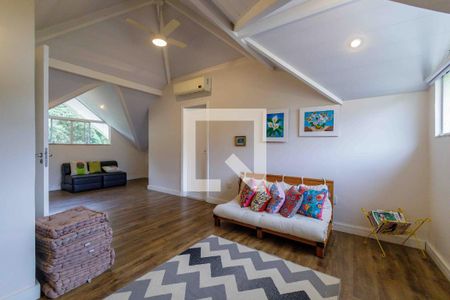 Casa de condomínio à venda com 280m², 5 quartos e 3 vagasSótão