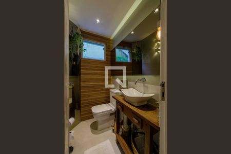 Casa de condomínio à venda com 280m², 5 quartos e 3 vagasLavabo