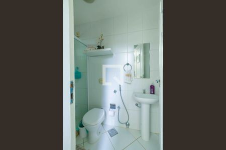 Casa de condomínio à venda com 280m², 5 quartos e 3 vagasBanheiro de Serviço