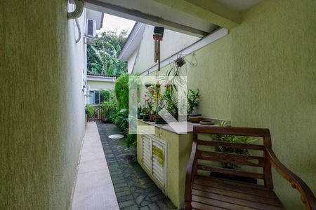 Casa de condomínio à venda com 280m², 5 quartos e 3 vagasQuintal