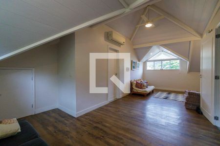 Casa de condomínio à venda com 280m², 5 quartos e 3 vagasSótão