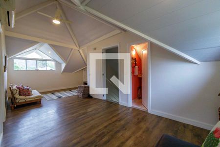 Casa de condomínio à venda com 280m², 5 quartos e 3 vagasSótão