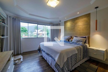 Casa de condomínio à venda com 280m², 5 quartos e 3 vagasSuíte 1