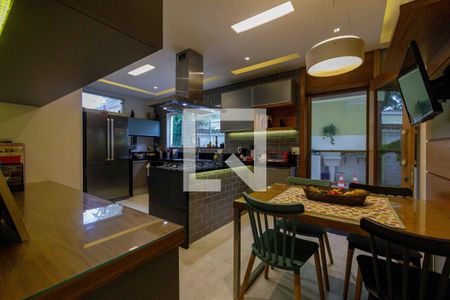 Casa de condomínio à venda com 280m², 5 quartos e 3 vagasCozinha