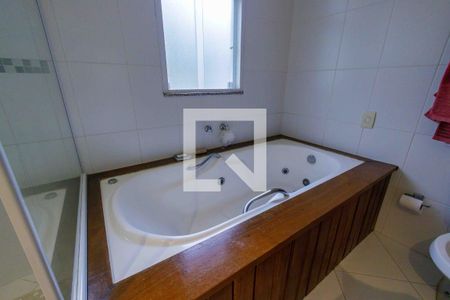 Casa de condomínio à venda com 280m², 5 quartos e 3 vagasBanheiro Suíte 1