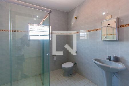Banheiro 1 de casa à venda com 5 quartos, 200m² em Jardim Mimar, São Paulo