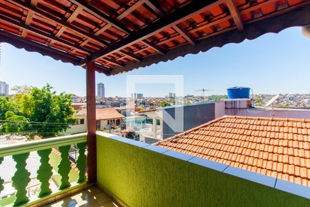 Casa à venda com 200m², 5 quartos e 2 vagas Casa à venda com 200m², 5 quartos e 2 vagasVaranda do Quarto 4