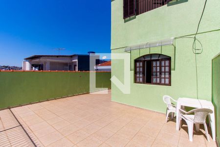 Casa à venda com 200m², 5 quartos e 2 vagas Casa à venda com 200m², 5 quartos e 2 vagasQuintal