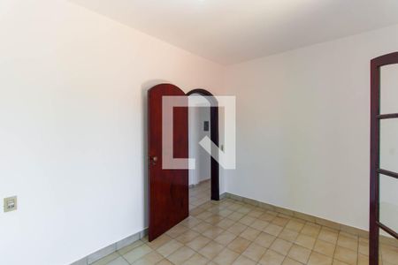 Casa à venda com 200m², 5 quartos e 2 vagas Casa à venda com 200m², 5 quartos e 2 vagasQuarto 4