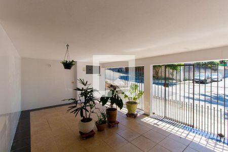 Garagem de casa à venda com 5 quartos, 200m² em Jardim Mimar, São Paulo