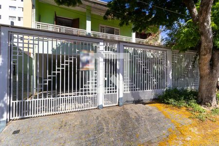 Casa para alugar com 260m², 5 quartos e 3 vagas Casa para alugar com 260m², 5 quartos e 3 vagasFachada