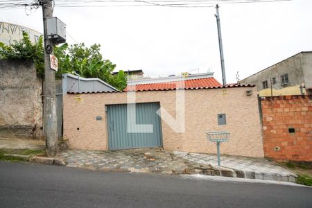 Casa para alugar com 250m², 4 quartos e 3 vagas Casa para alugar com 250m², 4 quartos e 3 vagasFachada