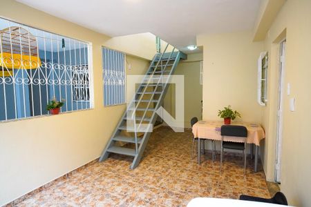 Casa para alugar com 250m², 4 quartos e 3 vagas Casa para alugar com 250m², 4 quartos e 3 vagasSala 2