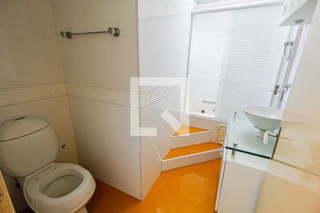 Banheiro da Suíte 1 de casa para alugar com 3 quartos, 282m² em Jardim Stella, Santo André