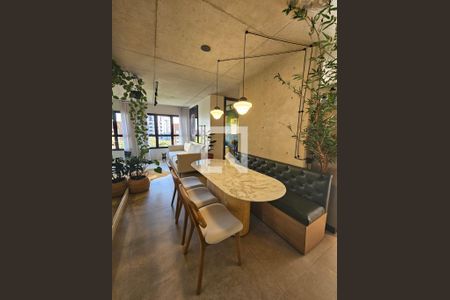 Sala de apartamento para alugar com 2 quartos, 70m² em Vila Suzana, São Paulo