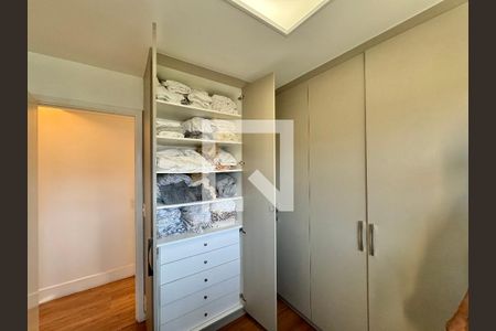 Apartamento à venda com 318m², 5 quartos e 4 vagasSuíte 2 (Canadense)