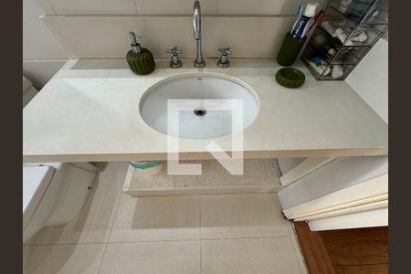 Apartamento à venda com 318m², 5 quartos e 4 vagasSuíte 1 - Banheiro