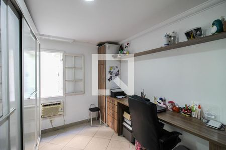 Casa de condomínio para alugar com 171m², 4 quartos e 2 vagasEscritório