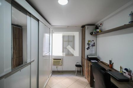 Casa de condomínio para alugar com 171m², 4 quartos e 2 vagasEscritório