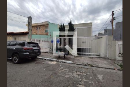 Casa de condomínio à venda com 180m², 3 quartos e 3 vagas Casa de condomínio à venda com 180m², 3 quartos e 3 vagasFachada
