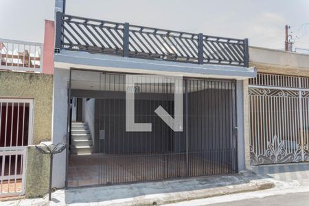 Casa à venda com 120m², 2 quartos e 2 vagas Casa à venda com 120m², 2 quartos e 2 vagasFachada
