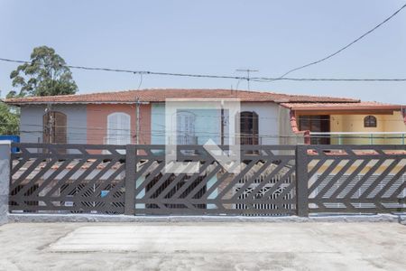 Casa à venda com 120m², 2 quartos e 2 vagas Casa à venda com 120m², 2 quartos e 2 vagasVaranda