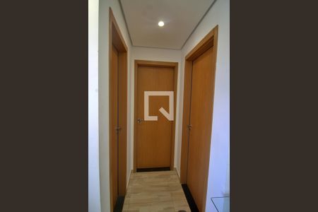 Corredor  de apartamento para alugar com 2 quartos, 44m² em Parque Reboucas, São Paulo