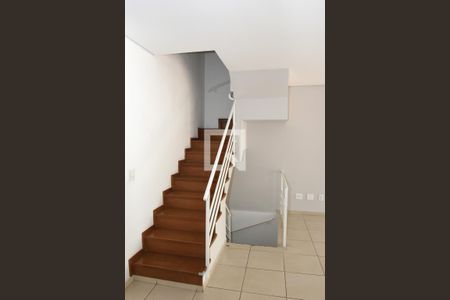 Casa de condomínio para alugar com 148m², 3 quartos e 2 vagasEscada