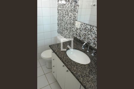Casa de condomínio para alugar com 148m², 3 quartos e 2 vagasBanheiro da Suíte