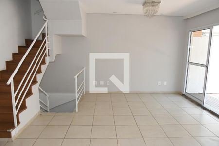 Sala de casa de condomínio para alugar com 3 quartos, 148m² em Vila Sofia, São Paulo