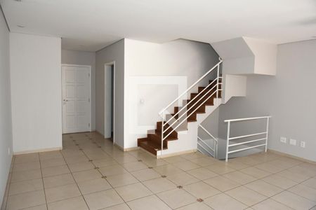 Sala de casa de condomínio para alugar com 3 quartos, 148m² em Vila Sofia, São Paulo